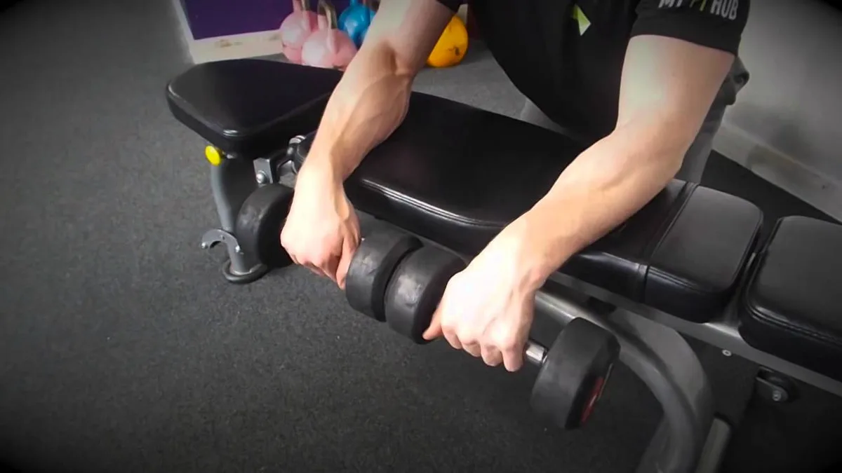 dumbbell wrist curl form