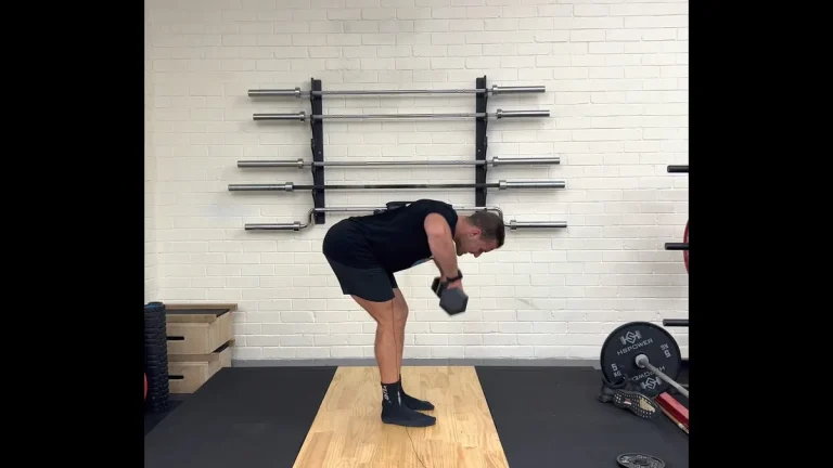 How to Build Traps With Dumbbells